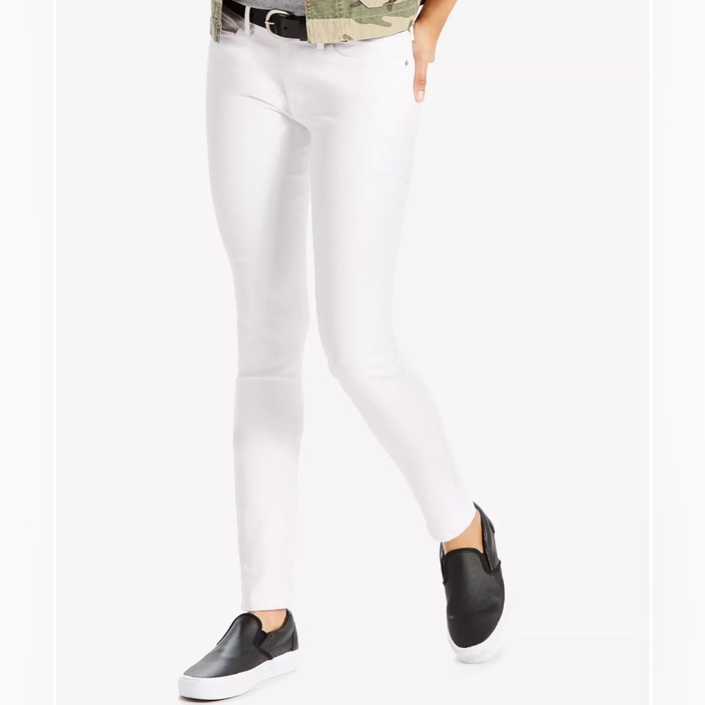 Levi’s Mid Rise Skinny Jean; size 30
